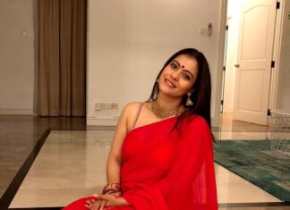 Kajol Instagram - Hunger games series . Swipe for the fun:- ( pls read appropriate captions given below ) 1. Waiting for the moon with ❤️n patience 2. Slowly losing it 3. Serial killer is happening 4. Agar khaana nahi mila toh.... 5. Hey bhagvan aasman me nahi to phone pe to chand dikhade!!!