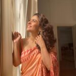 Kajol Instagram – Just really missed wearing my sarees. So had a heyday doing this. Love the saree for all the subtle possibilities…… hmmm !
Another in house photographer.. this time my daughter ❤️