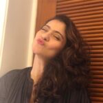 Kajol Instagram - A big virtual kiss to each one of you for taking out the time to send me so much love and warmth. Thank you so much to my fans from all around the world who sent those lovely personalized notes, The kid in me loved the balloons ❤️ Note to self - Still young and kicking, birthdays are just a day to celebrate me 😉 @kajolovershan @kajolstar @kajolfr @xkajol @fuzzy4kajol @kajol.the.great