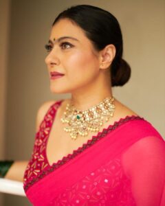Kajol Instagram - Started off all beautiful and then someone cracked a joke 😳😜 #alldressedup #durgapuja #sohappytobehere 🙏