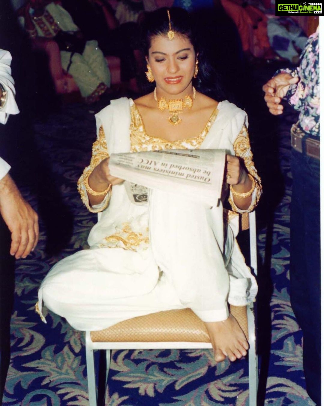 Kajol Instagram - When u can’t find a book and resort to the newspaper finally !! #tbt #alwaysreading #booksrock