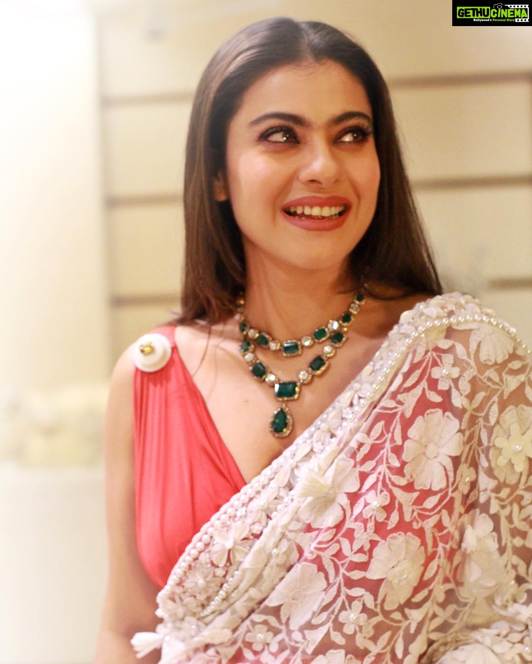 Kajol Instagram - Looking pretty is all about feeling pretty... #dadasahebphalkeaward #redcarpetready #reddress #redhot