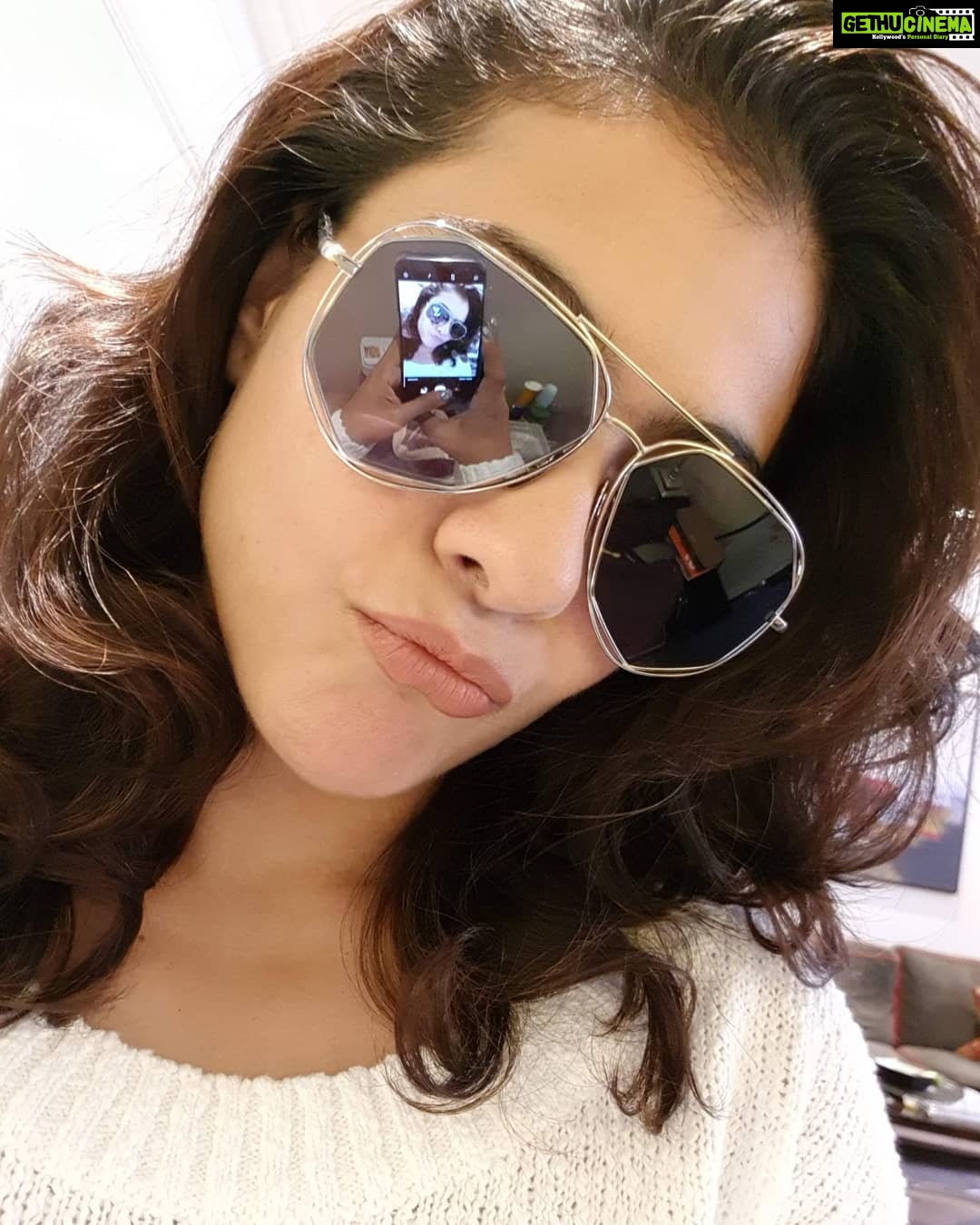 Kajol Instagram - Is this how the pouts done .... . ? My reflection is also asking the same question.