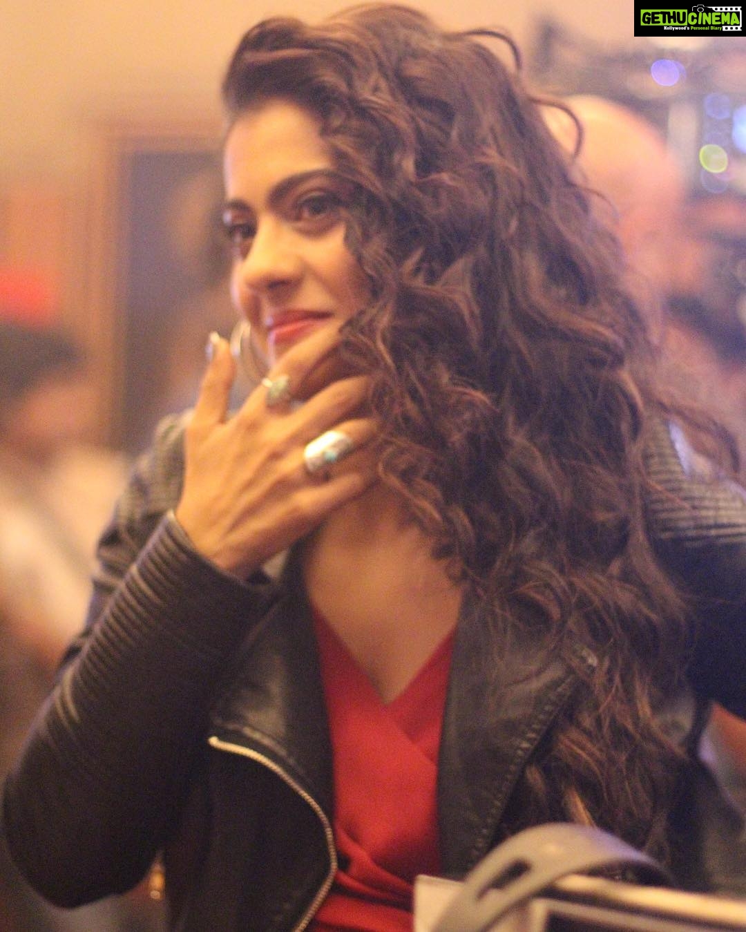 Kajol Instagram - Hmmmm..... do I really need to say hi or can I get away with saying I just didn’t see you ????? #thatmoment #awkward #passingthoughts