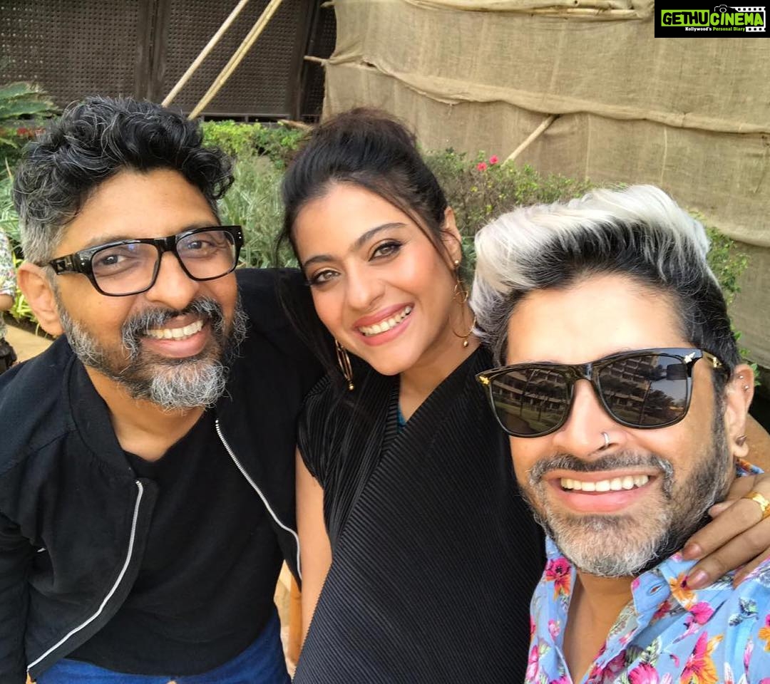 Kajol Instagram - At a shoot with my two besties after soooooooo long ! Laughs and kicks all the way❤️ #recreatinghappy #soulfriendships #allgoodthings