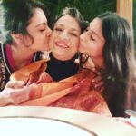 Kajol Instagram – Happy happy birthday …. celebrations continue .. 
#thruthelens #loveshinesthru #threeofakind