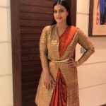 Kajol Instagram – Straight hair and sari with a twist!