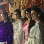 Kajol Instagram - The Mukerjis out in full force ! Went to see the men who make the goddesses ! Amazing artists !