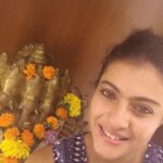 Kajol Instagram - Chal beta selfie le le re .......... with the biggest teacher of all! #teacherlife
