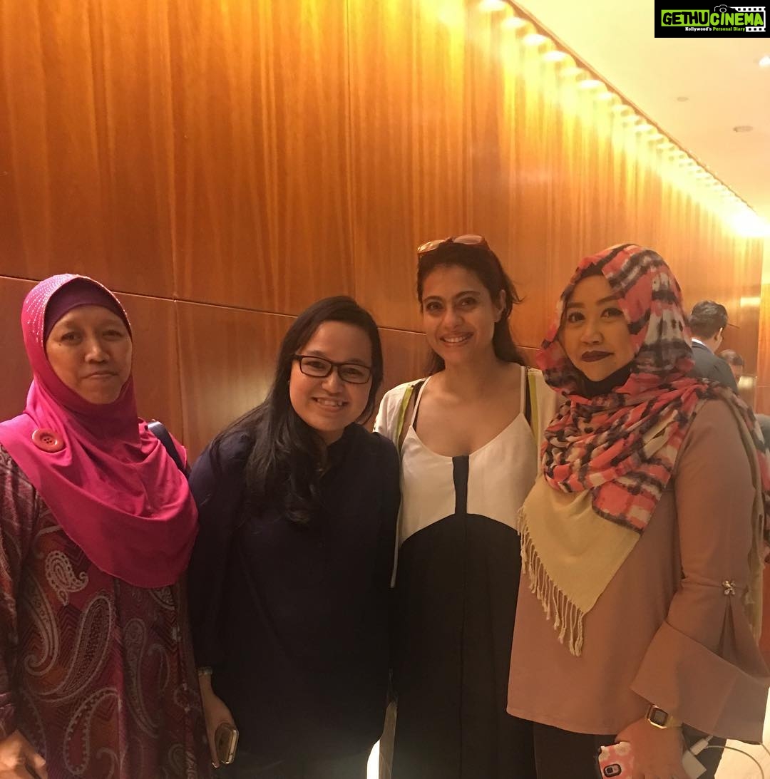 Kajol Instagram - it was so nice meeting you guys in Singapore, I love the gifts and I love you guysss ❤