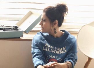 Kajol Instagram - I have 3 moods… 1. Let the 🎵 play without any interruption 2. Skip Every Song 🙄 3. Play the same song again and again on repeat for days..🙂 What’s yours??