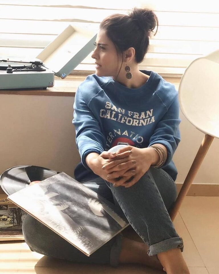 Kajol Instagram - I have 3 moods… 1. Let the 🎵 play without any interruption 2. Skip Every Song 🙄 3. Play the same song again and again on repeat for days..🙂 What’s yours??
