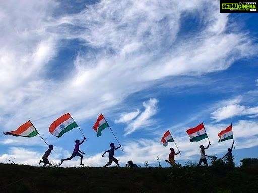 Karan Johar Instagram - The flag and the three colours are more than just a symbol - it's an embodiment of the spirit that we as Indians harbour and spread. It's marked by the sacrifices that our brave heroes have made to defend it - defend us. On our 75th #IndependenceDay, may we celebrate and continue to protect the same. Jai hind🇮🇳