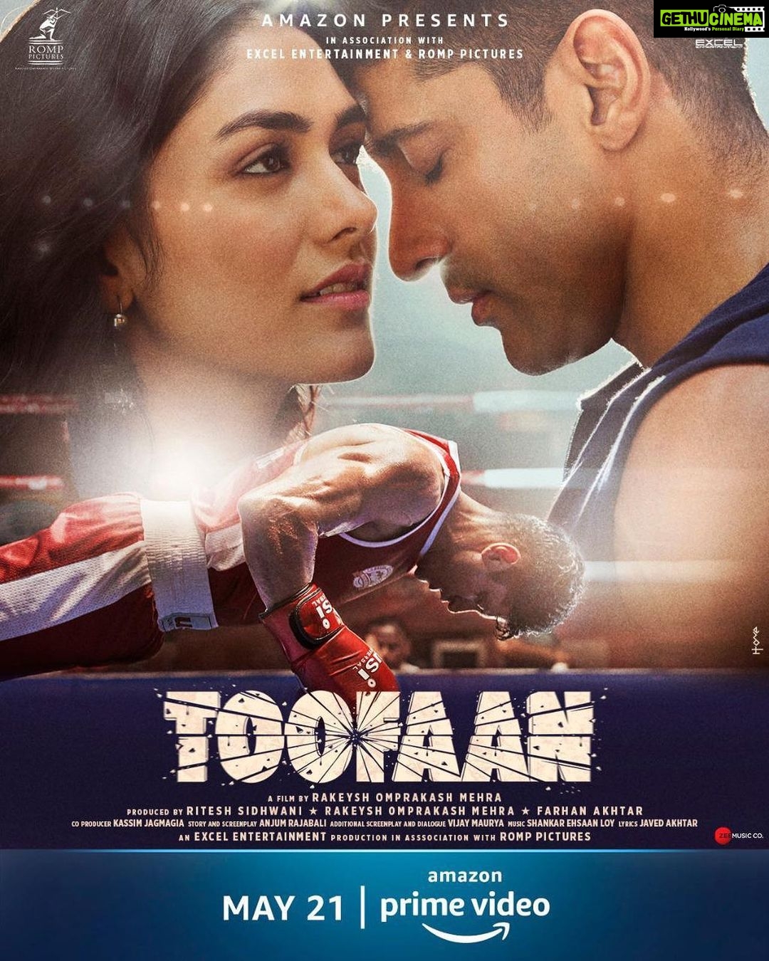 Karan Johar Instagram - Congratulations to #teamtoofan! This looks and feels incredible! @faroutakhtar ...And lots of love to our very own @dcatalent @mrunalofficial2016 ! Here’s to many more !!! Had the best time working with you and I look forward to a long and collaborative association !!❤️❤️ all the best to Rakesh !! Am sure you guys have made a super film !!