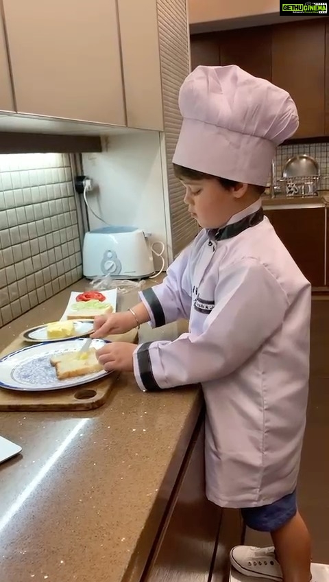Karan Johar Instagram - We have a chef in the house!!!! Chef Yash Johar! ❤️
