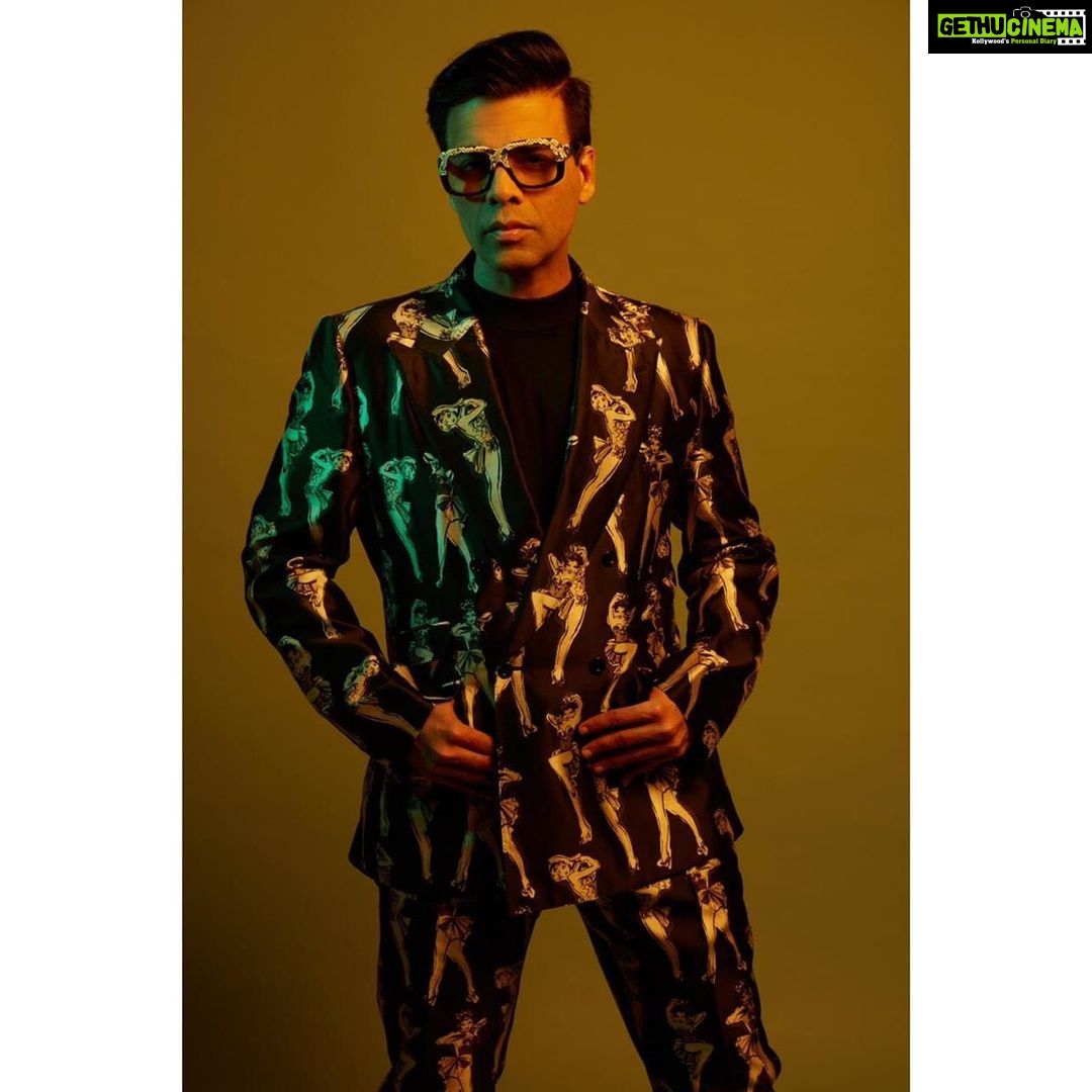 Karan Johar Instagram - About last night at the #filmfareawards2019 #technicalawards2019 styled by @nikitajaisinghani 📷 @rahuljhangiani in @dolcegabbana