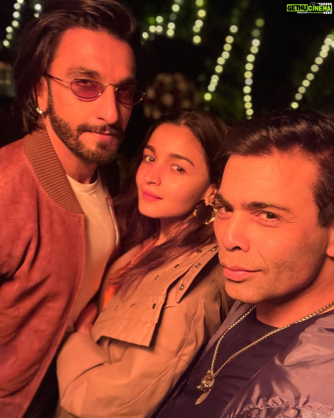 Karan Johar Instagram - We announce our release tomorrow !!!! #rockyaurranikipremkahani ! Watch this space ❤️❤️❤️❤️ so excited ! @ranveersingh @aliaabhatt
