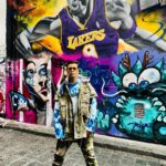 Karan Johar Instagram - Graffiti street style! @iffmelbourne #melbourne📷 @len5bm styled by @nikitajaisinghani