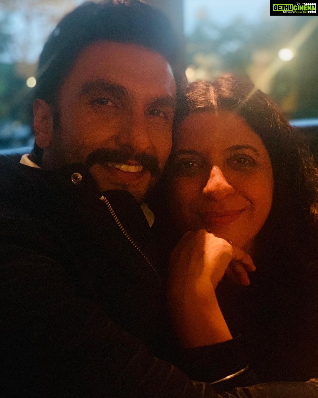 Karan Johar Instagram - Gullyness❤️ @zoieakhtar @ranveersingh