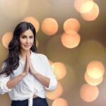 Katrina Kaif Instagram - Let’s welcome #2021 with more love, light and happiness! #HappyNewYear to everyone. Have a great year ahead! #NewYearWishes #HRJohnson #BrandAmbassador #NewYear #Goodbye2020 #happynewyear2021
