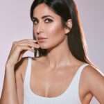 Katrina Kaif Instagram – 🚨JUST DROPPED 🚨

Say hello to the ultra shimmery Highlighters by @kaybykatrina 🤩

Reasons to love:

💫 Comes in 6 gorgeous shades to compliment every skin tone! 
💫 Transparent veil of light effect 
💫 Gives a natural glowy finish

🚨 Now Available at Nykaa.com 🚨