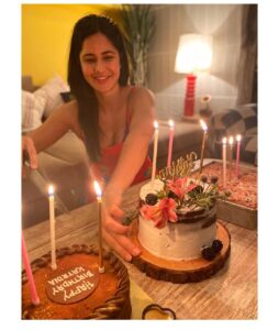 Katrina Kaif Instagram - 🎂 + 🏠 = 🧡thank u for all the birthday wishes 🎊 💝