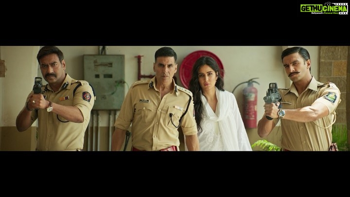 Katrina Kaif Instagram - Ain't no time for crime 'coz Aa Rahi Hai Police! π¨πππ» Sooryavanshi releasing worldwide on 24th March evening. #SooryavanshiOn24thMarch @akshaykumar @ajaydevgn @ranveersingh @itsrohitshetty @karanjohar @reliance.entertainment @rohitshettypicturez @dharmamovies #CapeOfGoodFilms @pvrpictures @tseries.official
