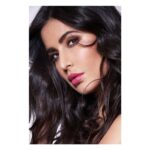 Katrina Kaif Instagram – Want that perfect pop of colour on your lips?…Check out Entourage from MATTEinee Lip Crayon Range by @kaybykatrina 💄💋 @mynykaa 
#KayBeauty #KayByKatrina #KayXNykaa #MakeupThatKares #ItsKayToBeYou