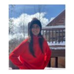 Katrina Kaif Instagram - Just a little hop, skip and jump over to Colorado , Rocky Mountains ⛰⛄️ @airbnb #thatswhyiairbnb #ad 💛❄️