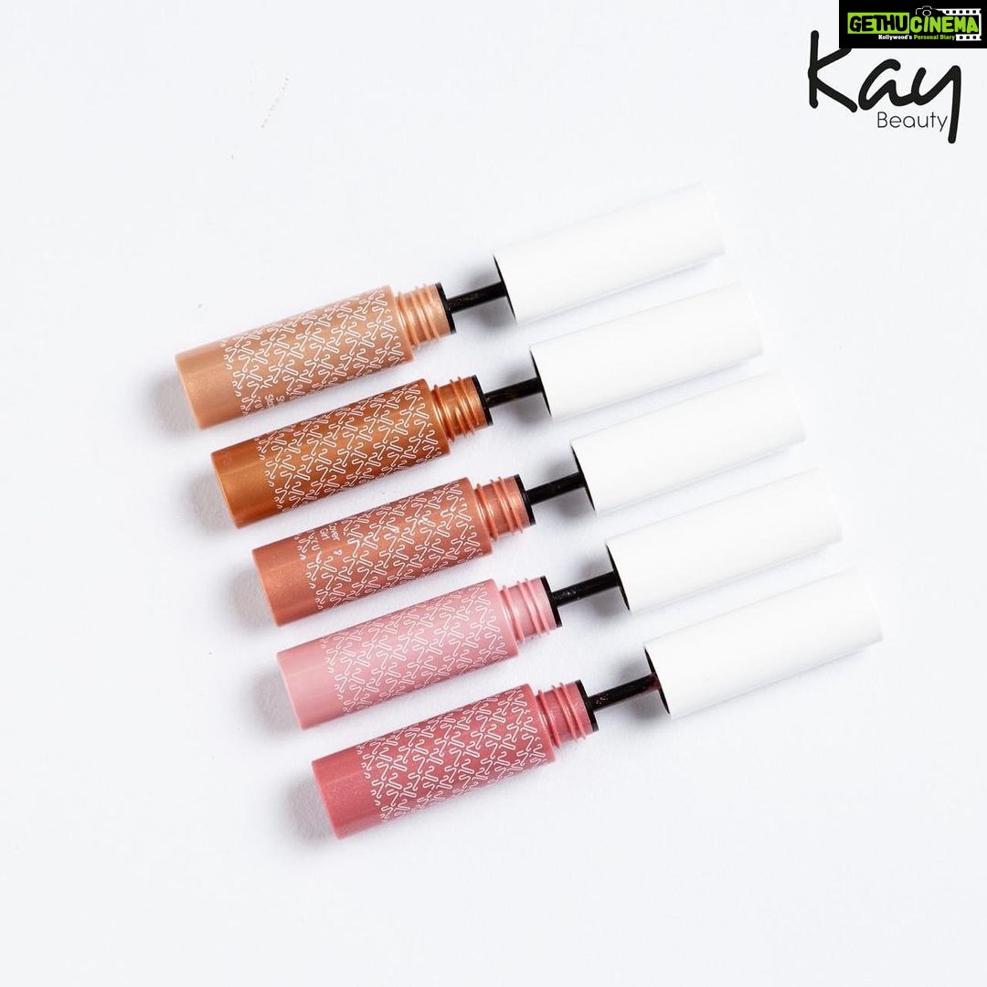 Katrina Kaif Instagram - The MaeStrobe Lip Toppers from @kaybykatrina are a must have for this festive season! 👄 ✨To create that perfect lustrous lip, just dab on the centre of your lip and voila 💋 ✨Enriched with Marula & Chamomile that intensely hydrates your lips Get it on @mynykaa #MakeupThatKares #KayXNykaa #KayBeauty #ItsKayToBeYou
