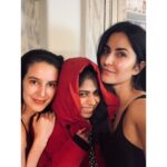 Katrina Kaif Instagram - Winter is coming❄️🐉 #sundayfunday😎 #awesomethreesome