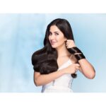 Katrina Kaif Instagram – Let your hair do the talking with @emami7oils. 
Emami 7 Oils in One Non Sticky Hair Oil is a unique combination of 7 oils that repairs hair damage and provides all needed nourishment, making hair strong inside & all day set outside. @Emami.ltd

#PowerOf7 #7OilsIn1 #StrongInsideSetOutside