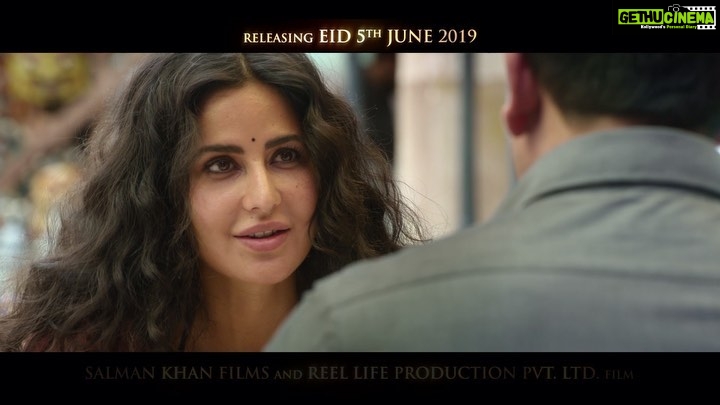 Katrina Kaif Instagram - Madam sir ka proposal #BharatThisEid @bharat_thefilm @BeingSalmanKhan @aliabbaszafar @atulreellife #BhushanKumar @tabutiful @apnabhidu @sonalikul @dishapatani @whosunilgrover @norafatehi @iaasifsheikhofficial @nikhilnamit @reellifeproduction @skfilmsofficial @tseries.official
