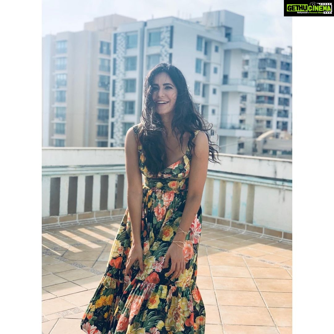 Katrina Kaif Instagram - फूलों से भरा भारत 🌸🌼🌺