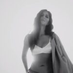 Katrina Kaif Instagram - #BTS for @ElleIndia Editor-in-Chief: @supriya.dravid Shot: @nirvairrai Editing: @kanakaksharma and @nirvairrai Stylist: @rahulvijay1988 Hair : @yiannitsapatori / @fazemanagement Make-Up : @danielcbauer / @artistfactoryindia Assisted By: @pujarinighosh, @kiddoo11, @girl_in_motorboots (STYLING) Location courtesy : @fairmont.maldives
