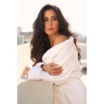 Katrina Kaif Instagram - Getting ready to get ready 😄 दुबई में