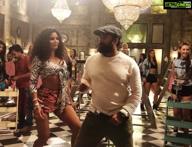 Katrina Kaif Instagram - When Bosco gets up to show a move he means business 😉with the vocal stylings of @thegulnaazkhan💕