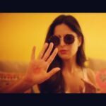 Katrina Kaif Instagram - Such na amazing gift from @lenskart the latest collection of @johnjacobseyewear ! Some of the hottest premium eyewear made by John Jacobs. #howddoilook #LoveEyewearNotLabels #eotd #lenskart #johnjacobs.... Go and get yours 🌟❤️️🎈😎🤓