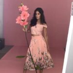 Katrina Kaif Instagram - Flower power with fbb 🎥@anaitashroffadajania