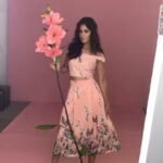Katrina Kaif Instagram – Flower power with fbb 🎥@anaitashroffadajania
