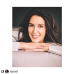 Katrina Kaif Instagram – #Repost @isakaif
・・・
I am excited to share that I am now officially a @lakmeindia girl! What better way to end the year than looking forward to something new? I can’t wait to start my journey with the country’s most Iconic brand! Keep an eye out for some cool beauty campaigns in 2018! #TeamLakmé