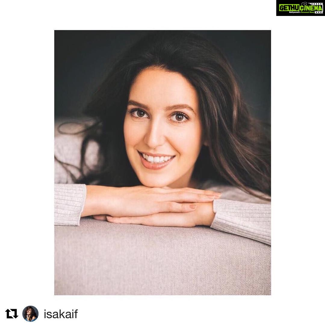 Katrina Kaif Instagram - #Repost @isakaif ・・・ I am excited to share that I am now officially a @lakmeindia girl! What better way to end the year than looking forward to something new? I can’t wait to start my journey with the country’s most Iconic brand! Keep an eye out for some cool beauty campaigns in 2018! #TeamLakmé