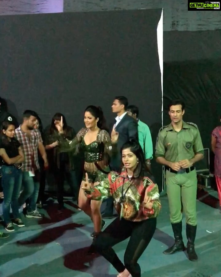 Katrina Kaif Instagram - Making sure I know my steps ..... pl don't miss @danielbauermakeupandhair on the left who has the right steps to the wrong song 🙄...... #swagonhismind