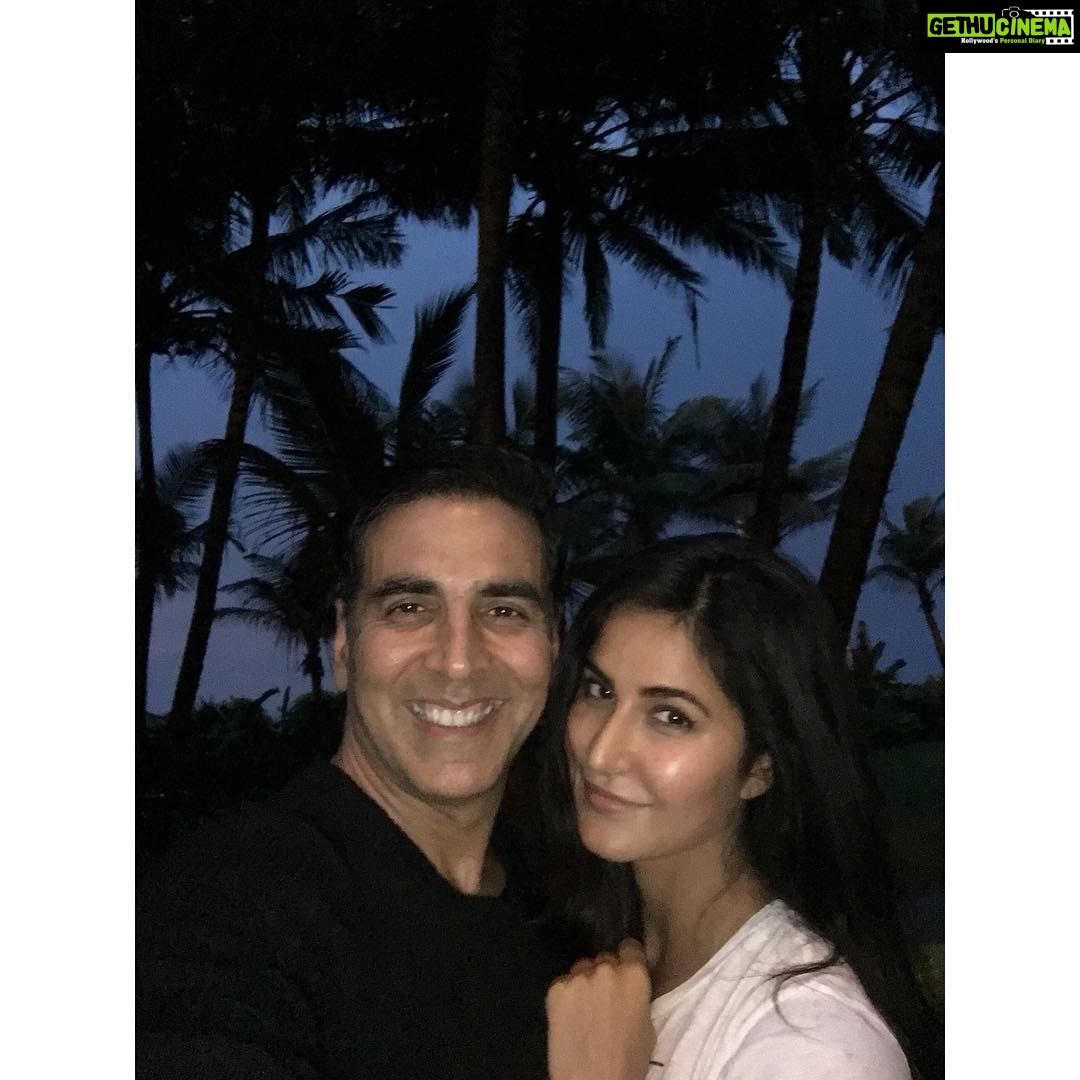 Katrina Kaif Instagram - Akshay ......... you were right u take better pics than me ..... finally a picture together after a longgggggg time .... love u ....... @akshaykumar