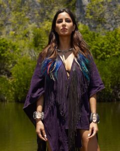 Katrina Kaif Instagram - #tb to a day at one of the most beautiful places on 🌎 makes you appreciate days like these , just being out in nature . 𝐍𝐚𝐭𝐮𝐫𝐞 𝐚𝐥𝐰𝐚𝐲𝐬 𝐰𝐞𝐚𝐫𝐬 𝐭𝐡𝐞 𝐜𝐨𝐥𝐨𝐫𝐬 𝐨𝐟 𝐭𝐡𝐞 𝐬𝐩𝐢𝐫𝐢𝐭 - 𝐑𝐚𝐥𝐩𝐡 𝐖𝐚𝐥𝐝𝐨 𝐄𝐦𝐞𝐫𝐬𝐨𝐧. 𝐋𝐨𝐨𝐤 𝐝𝐞𝐞𝐩 𝐢𝐧𝐭𝐨 𝐧𝐚𝐭𝐮𝐫𝐞 𝐚𝐧𝐝 𝐲𝐨𝐮 𝐰𝐢𝐥𝐥 𝐮𝐧𝐝𝐞𝐫𝐬𝐭𝐚𝐧𝐝 𝐞𝐯𝐞𝐫𝐲𝐭𝐡𝐢𝐧𝐠 𝐛𝐞𝐭𝐭𝐞𝐫 - 𝐀𝐥𝐛𝐞𝐫𝐭 𝐄𝐢𝐧𝐬𝐭𝐞𝐢𝐧. #worldearthday
