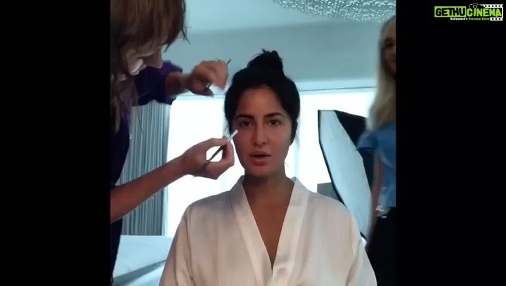 Katrina Kaif Instagram - If only we could get ready this fast 🙄 .... but my bianca always makes it fun . Bts .... @biancahartkopf @nupurmehta18 @hedi.kalmar