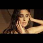 Katrina Kaif Instagram – Photo shoot vibe 🎶 
Created this look using the 🌷 Wild & Free 🌷 palette from the new KayBeauty EyeShadow range 🎨

@kaybykatrina

#KayBeauty #KayByKatrina #MakeupThatKares #EyeExpressWithKayBeauty  #ItsKayToBeYou