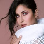 Katrina Kaif Instagram - Let’s show ourself a love often unrequited - 🌺 SELF LOVE 🌺 This KayBeauty 9 pan eyeshadow palette has the perfect wine tones, and buttery blendable texture to create those stunning evening looks 🔓🔒 @kaybykatrina