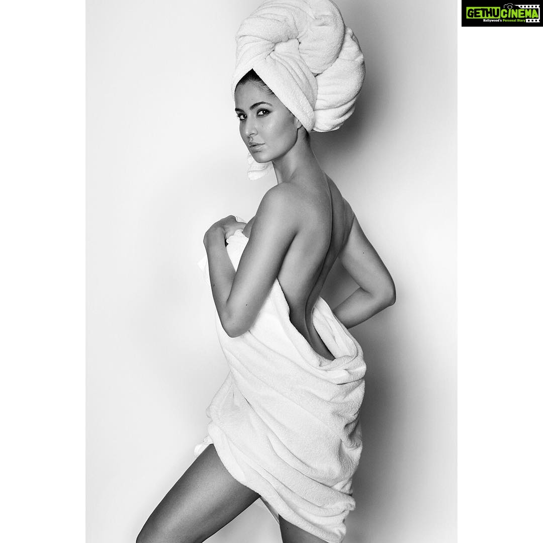 Katrina Kaif Instagram - Thank you @mariotestino for the wonderful experience of shooting for the legendary #TowelSeries ... You must come see us again soon . Here u go @anaitashroffadajaniađ