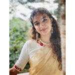 Keerthy Suresh Instagram - Festive vibes ✨ Outfit - @thebuttonthiefco Styling - @shravyavarma #SareeLove #HappyPongal2021 #styledbyshravyavarma